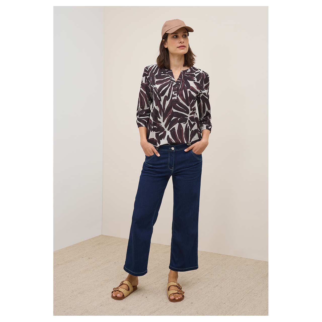 Damen 3/4 Arm Bluse Printed Light Cotton von Cecil in Burgunderrot mit Print, Ganzkörperansicht am Model