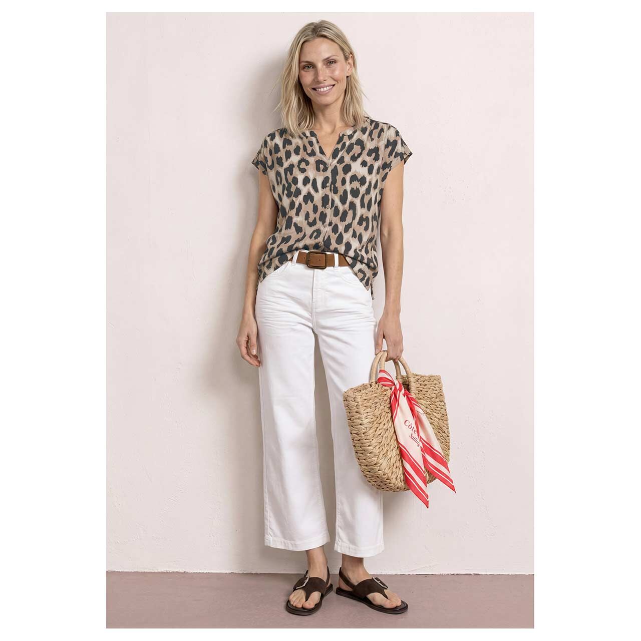 Damen T-Shirt Button Panel von Street One in Beige mit Print, Ganzkörperansicht am Model