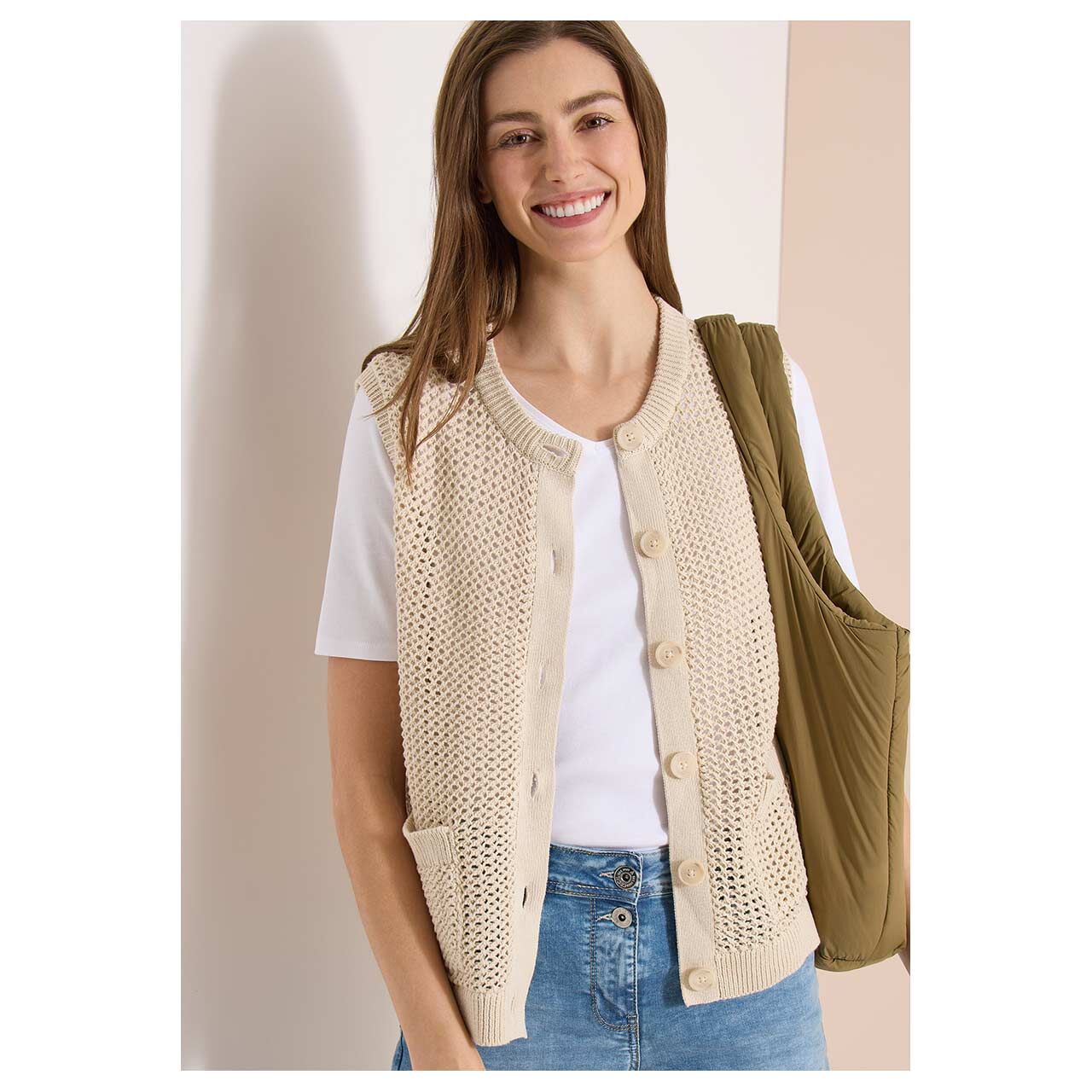 Damen Weste Buttoned Crochet Vest von Cecil in Beige, Vorderansicht am Model