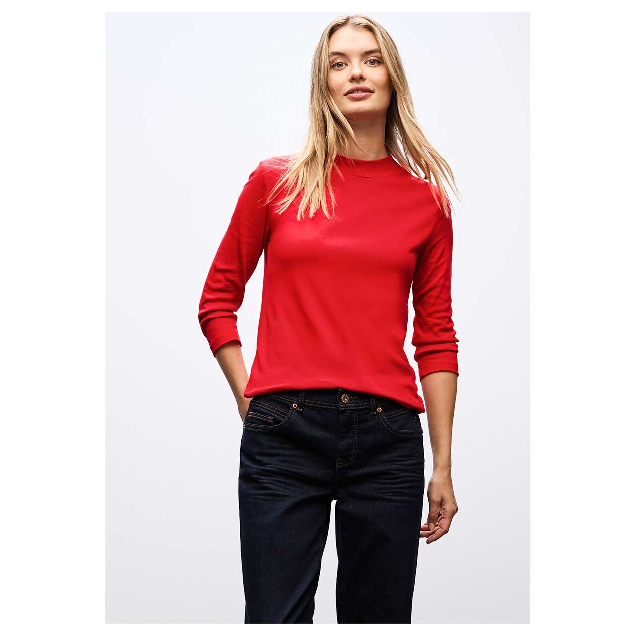 Damen 3/4 Arm Shirt Basic Turtle Neck von Street One in Rot, detaillierte Vorderansicht am Model