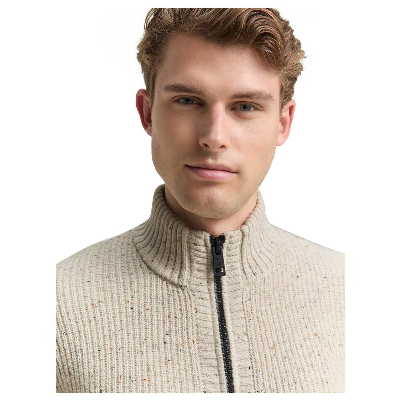 Herren Strickjacke Structured Mix Zip Jacket von Tom Tailor in Cremeweiß meliert, Detailansicht am Model