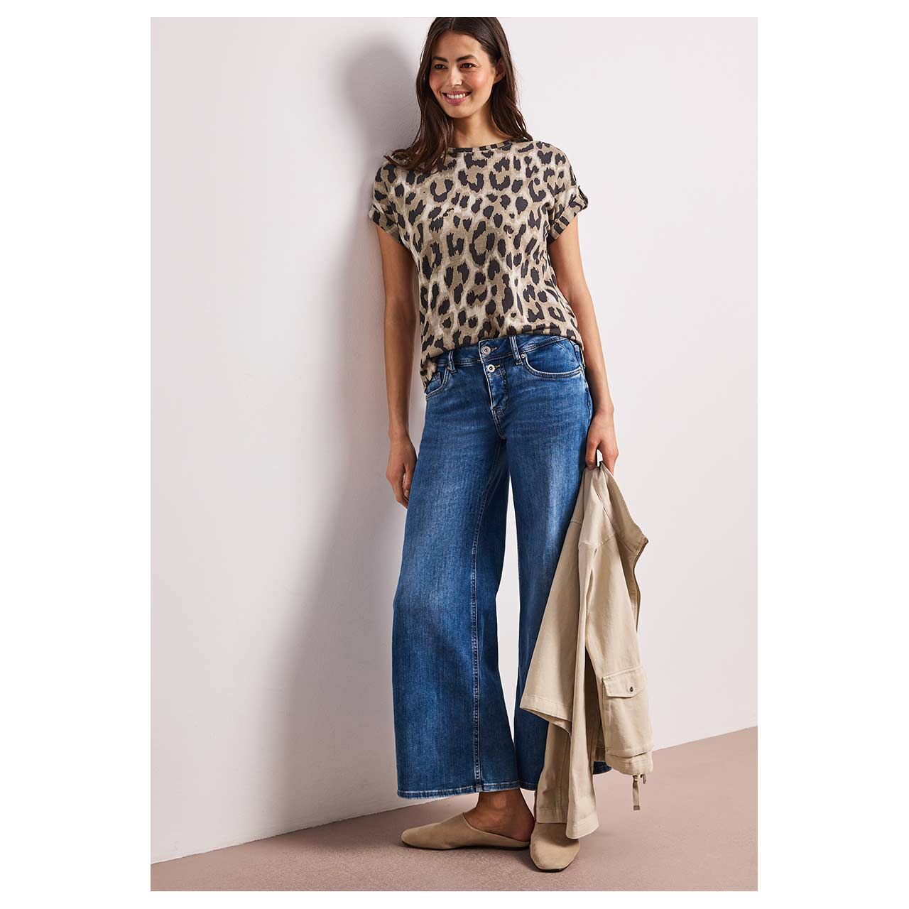 Damen T-Shirt Basic Deco Buttons von Street One in Beige mit Print, Ganzkörperansicht Model vorne