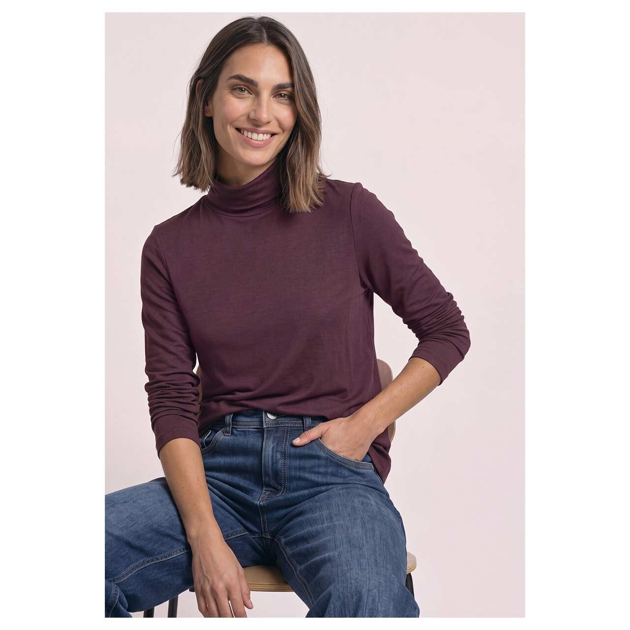 Damen Rollkragen Langarmshirt Feminim Roll Neck von Street One in Lila, detaillierte Vorderansicht am Model