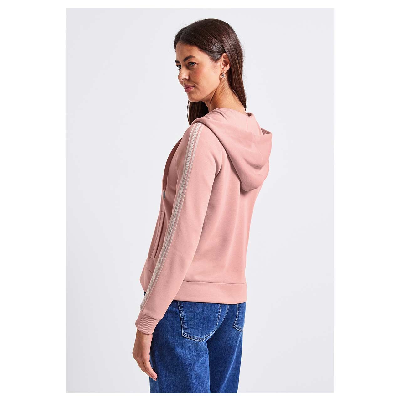 Damen Hoodie Sweatjacke Zip Jacket von Street One in Altrosa, Rückansicht am Model