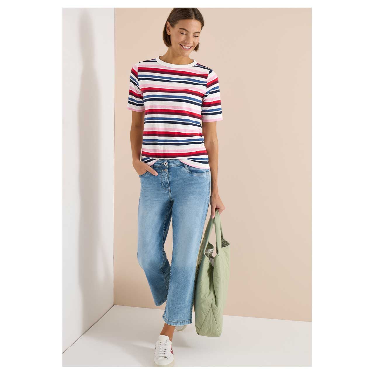 Damen T-Shirt Multi Striped Slubyarn von Cecil in Dunkelblau gestreift, Ganzkörperansicht am Model