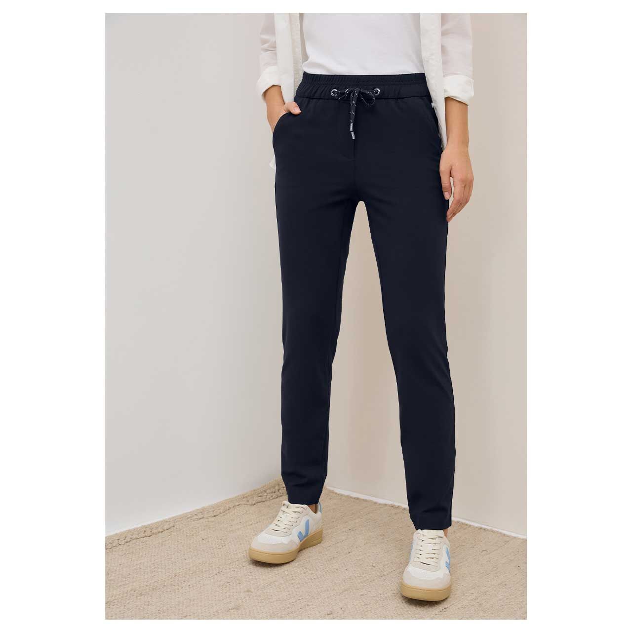 Stretch Damenhose Jogpants Tracey von Cecil in Dunkelblau, Vorderansicht am Model