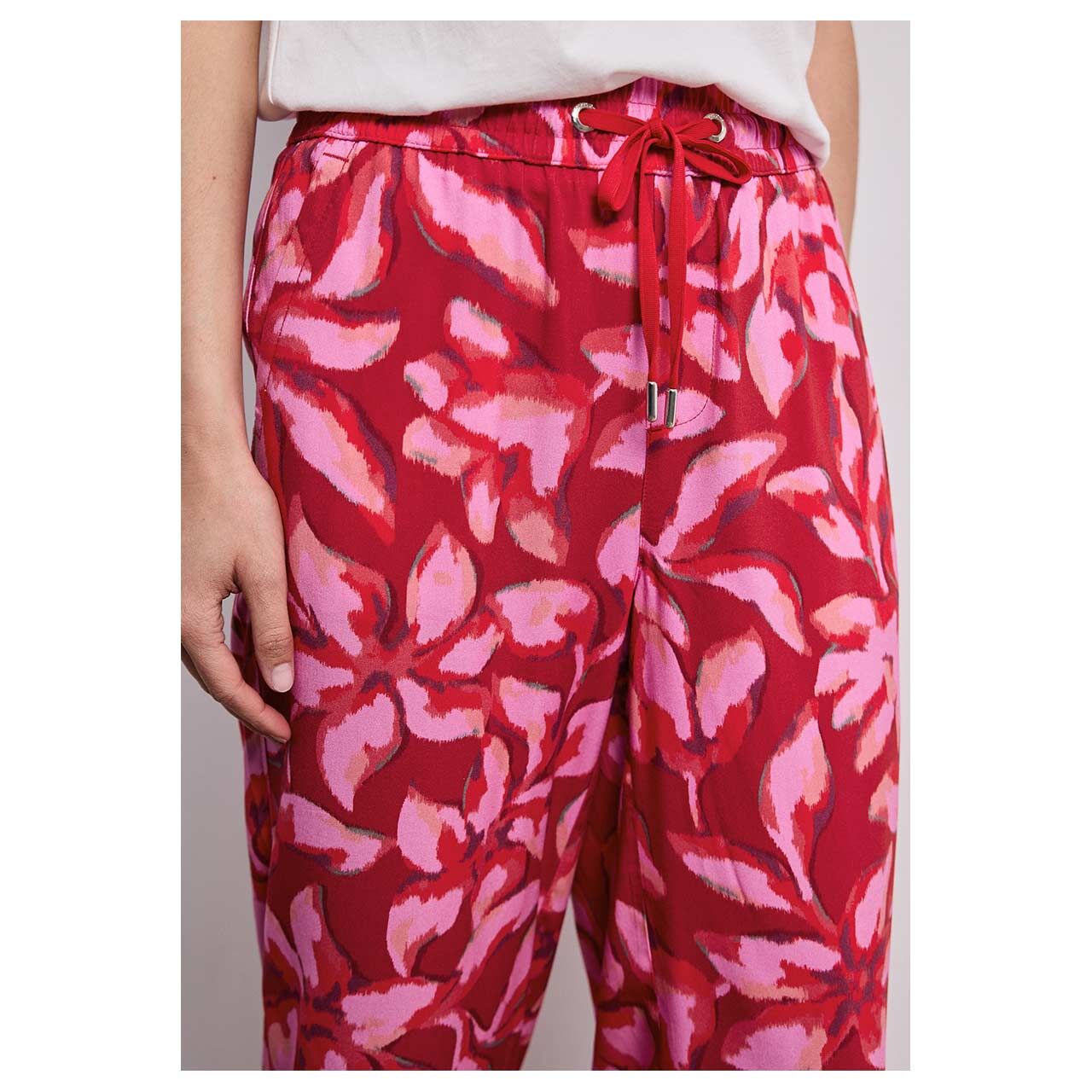 Stretch Damen 7/8 Hose Emee Wide Leg von Street One in Rot mit Print, Detailansicht vorderer Bund