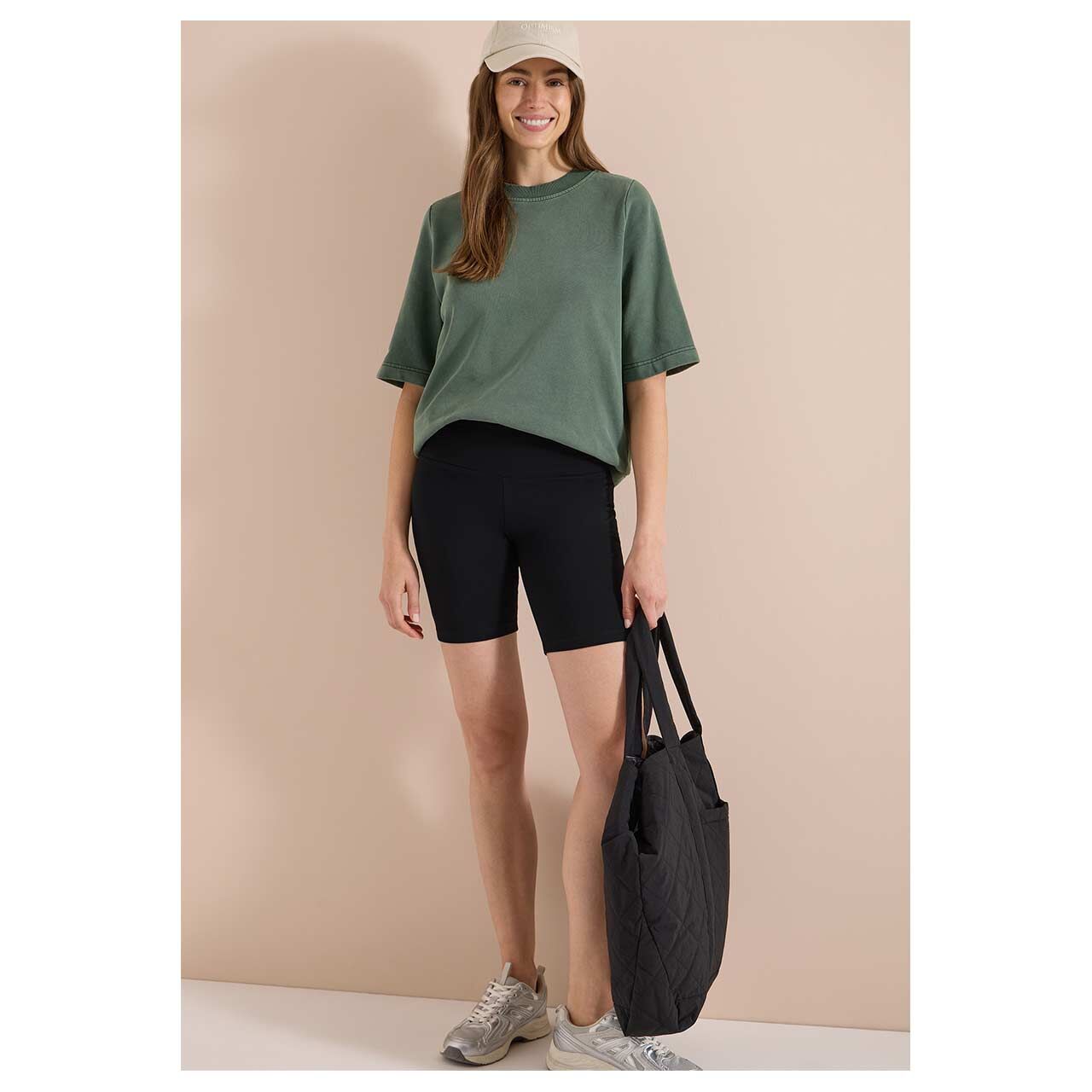 Damen Baumwoll Shorts Cycling von Cecil in Schwarz, Ganzkörperansicht am Model