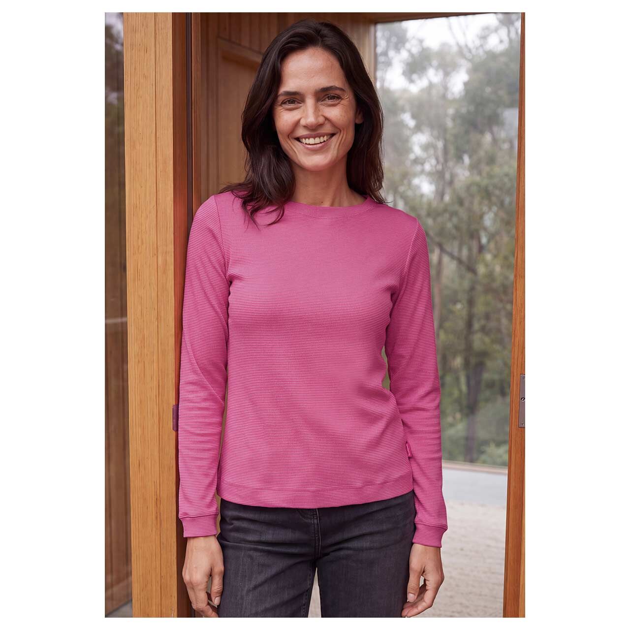 Damen Langarm Shirt Small Striped Boatneck von Cecil in Pink gestreift, Vorderansicht am Model