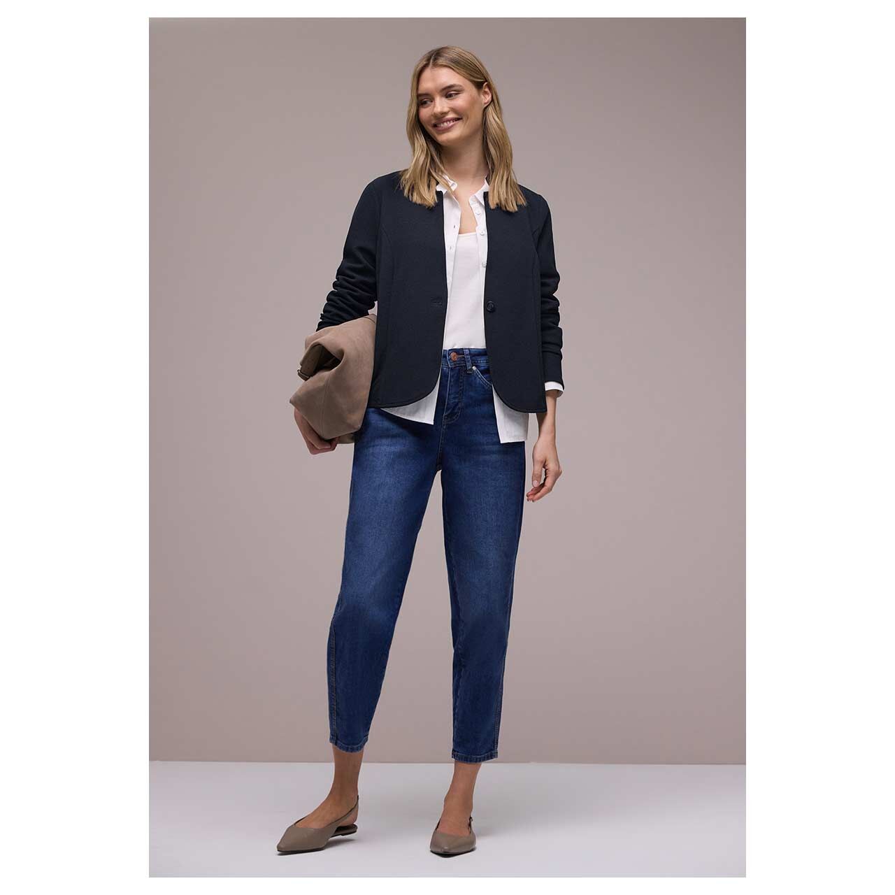 Damen Blazer Structured Jersey von Street One in Dunkelblau, Ganzkörperansicht am Model