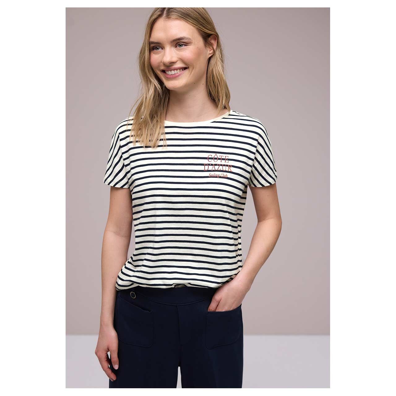 Damen T-Shirt Striped Chest Print von Street One in Dunkelblau gestreift, Vorderansicht am Model