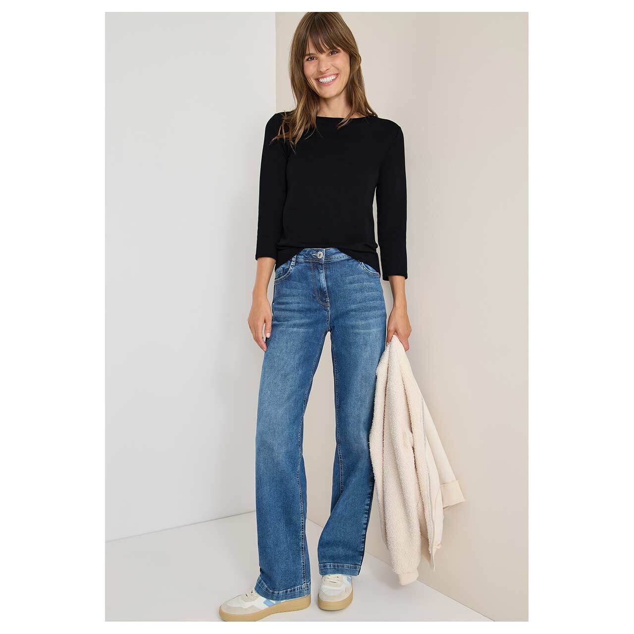 Damen 3/4 Arm Shirt Basic Boatneck von Cecil in Schwarz, Ganzkörperansicht am Model