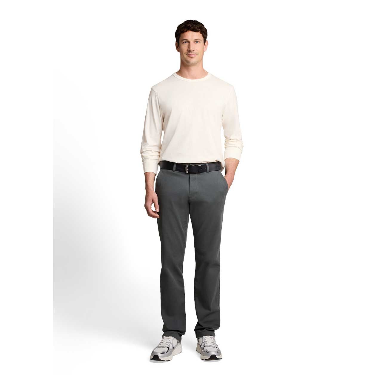 Herren Langarm Shirt von Tom Tailor in Cremeweiß, Ganzkörperansicht am Model