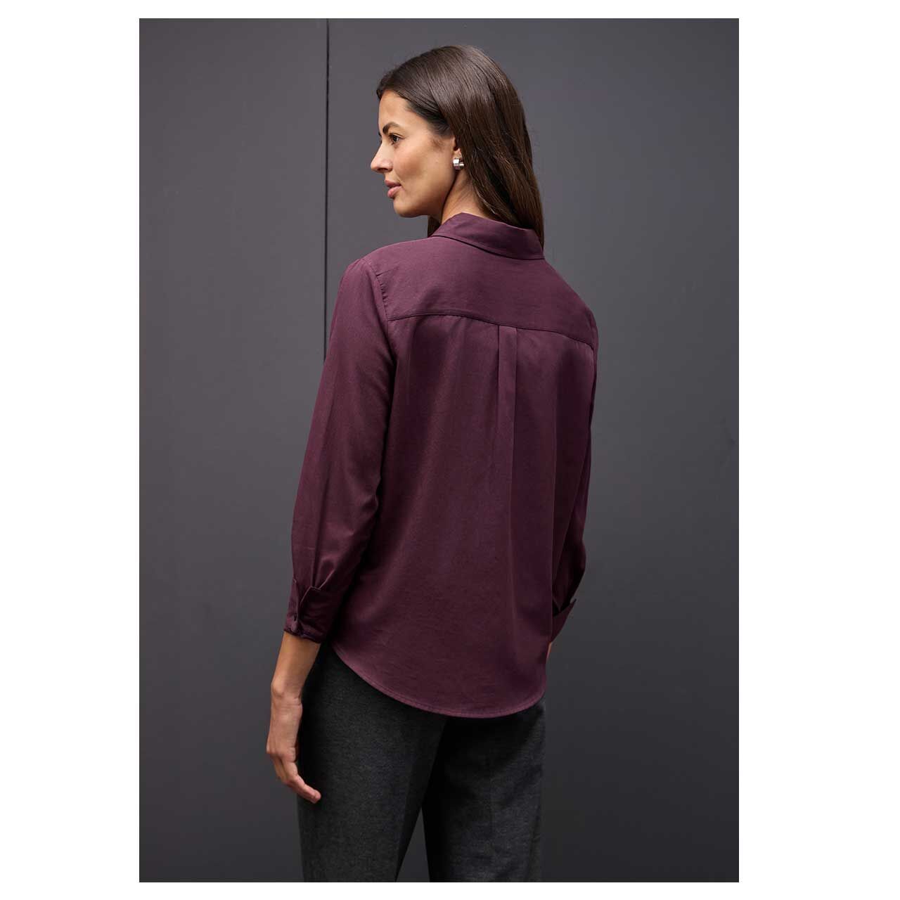 Damen Langarm Bluse Buttoned Shirtcollar von Street One in Lila, Rückansicht am Model