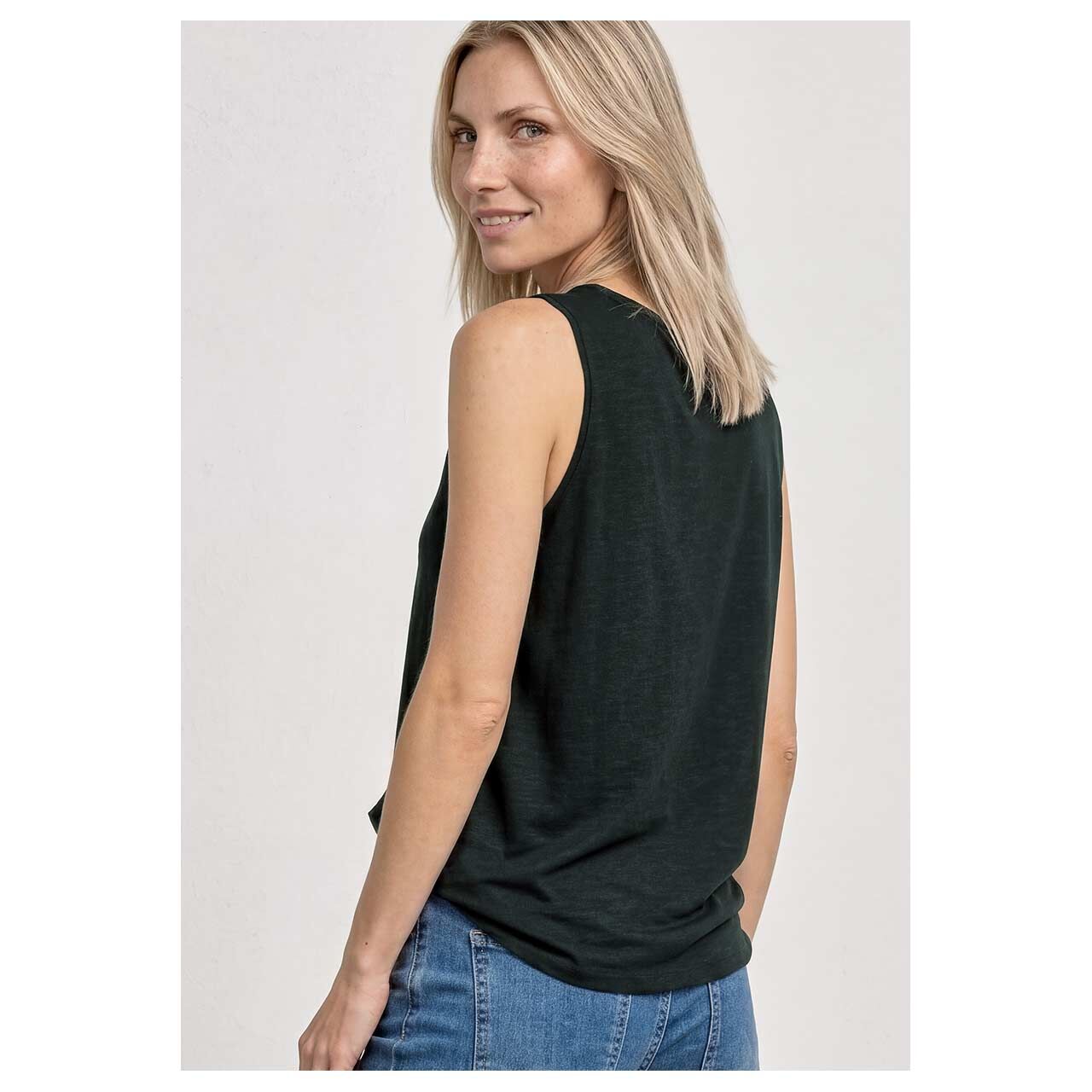 Damen Top Jersey von Street One in Dunkelgrün meliert, Rückansicht am Model
