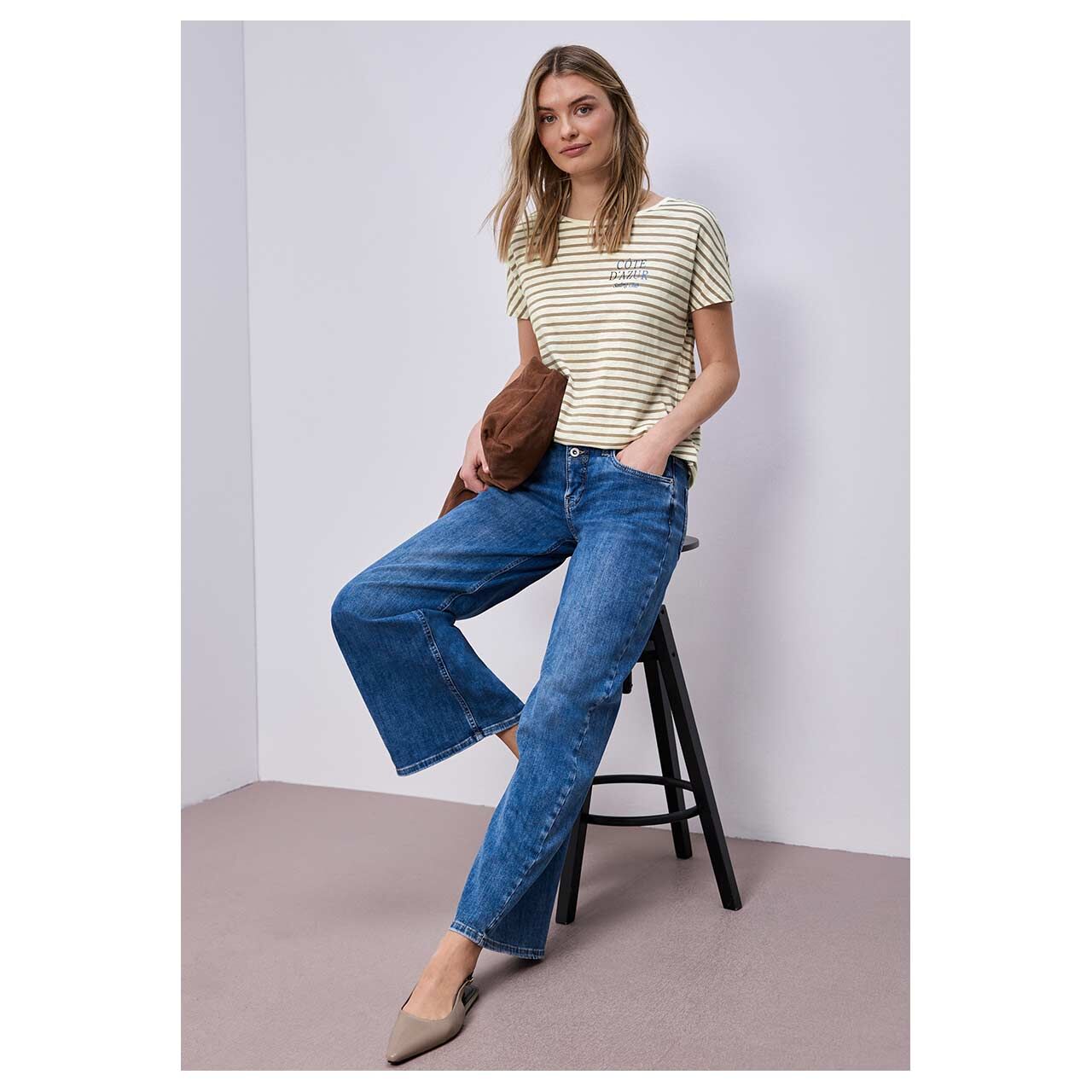 Damen T-Shirt Striped Chest Print von Street One in Beige gestreift, Ganzkörperansicht am Model