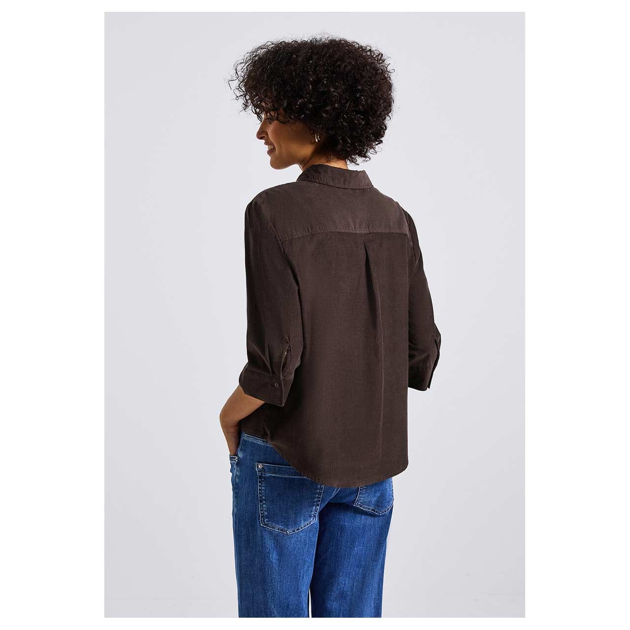 Damen 3/4 Arm Bluse Corduroy Shirtcollar von Street One in Dunkelbraun, Rückansicht am Model