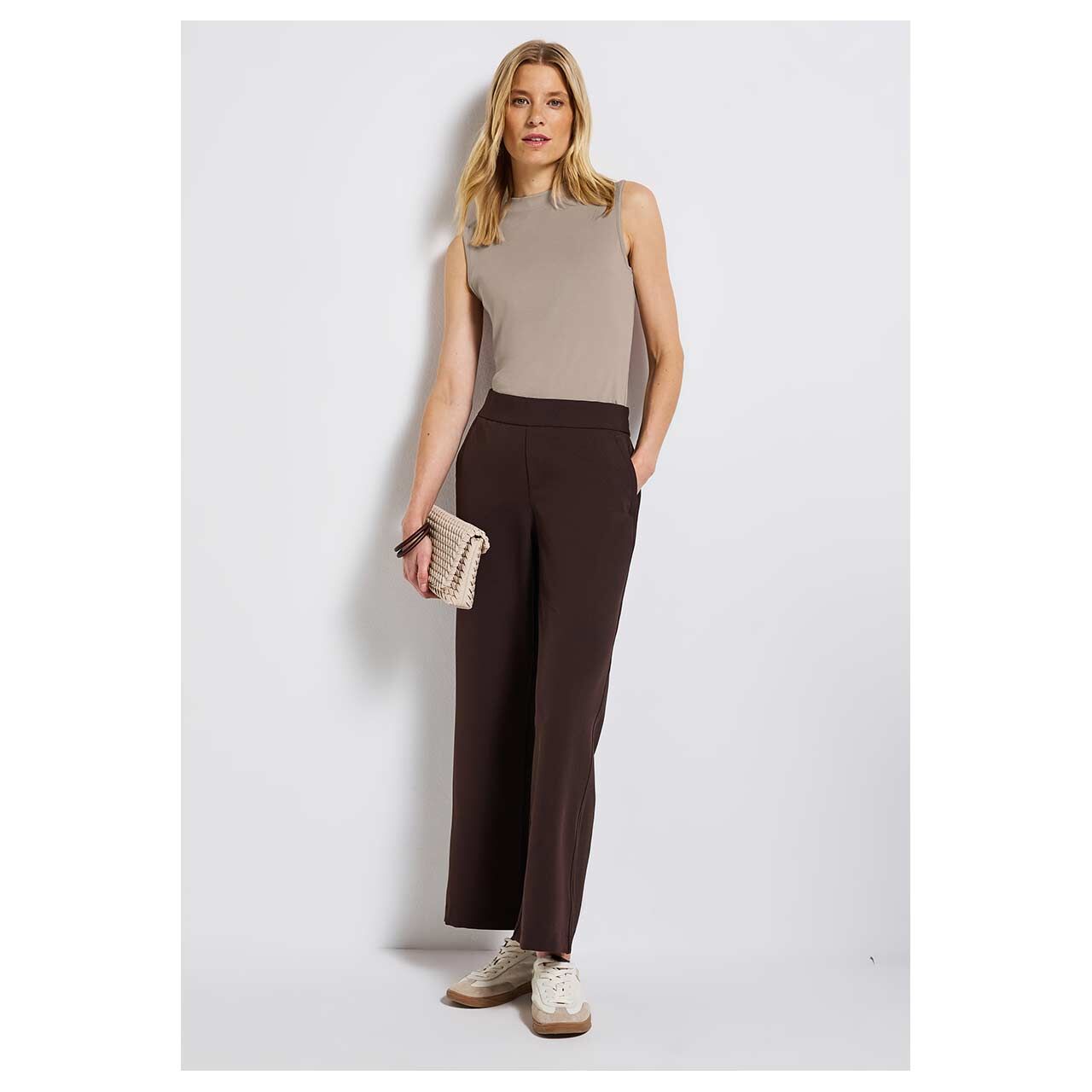 Damen Top Rib Turtle Neck von Street One in Beige, Ganzkörperansicht am Model