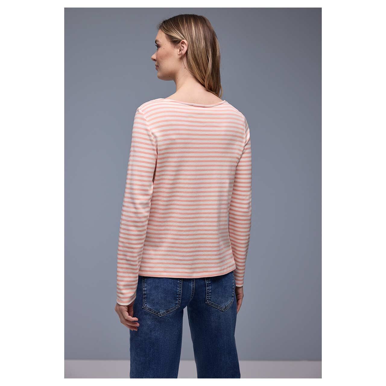 Damen Langarm Shirt U-Boat Stripe von Street One in Orange-Rosa gestreift, Rückansicht am Model