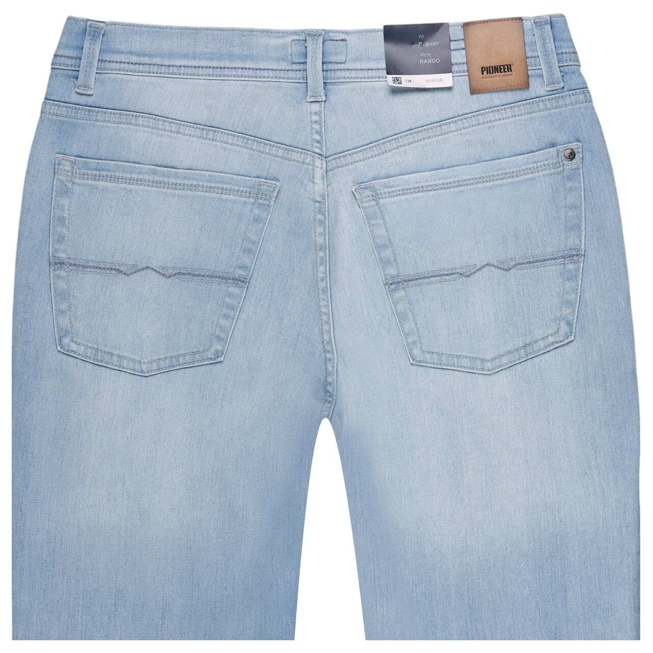 Stretch Herrenjeans Rando Megaflex in Hellblau verwaschen von Pioneer, detaillierte Rückansicht