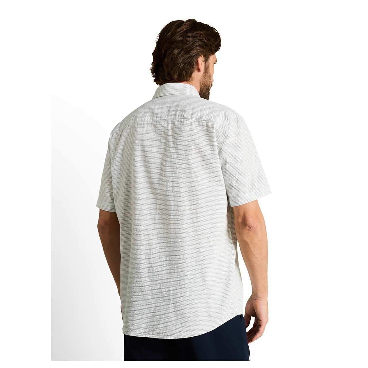 Herren 1/2 Arm Hemd von Tom Tailor in Weiß mit Print, Rückansicht am Model