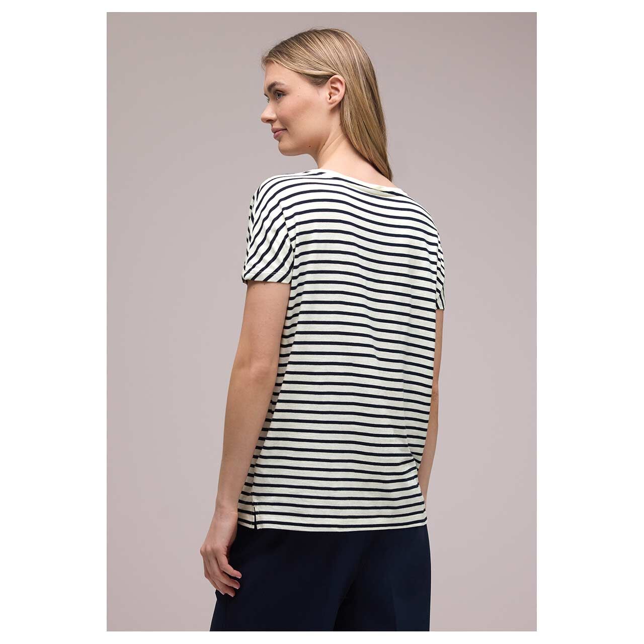 Damen T-Shirt Striped Chest Print von Street One in Dunkelblau gestreift, Rückansicht am Model