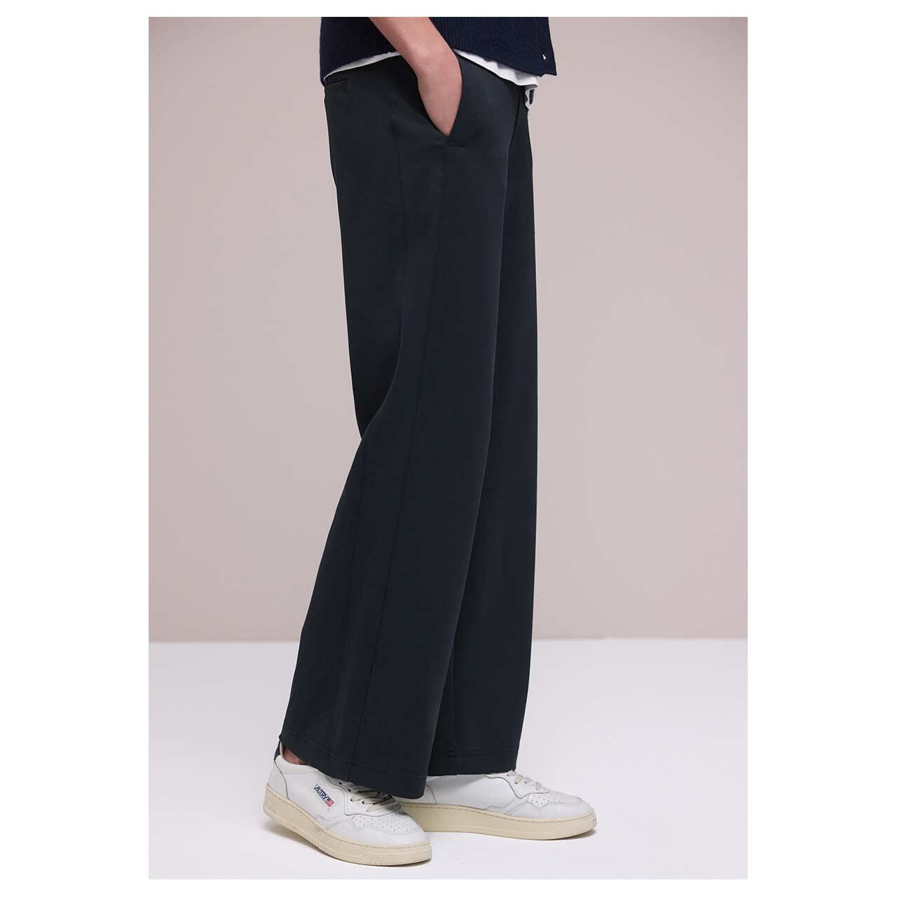Stretch Damenhose Wide Leg von Street One in Dunkelblau, Seitenansicht am Model