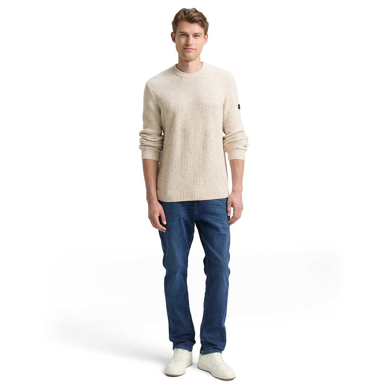 Herren Pullover Structured Mix Crewneck Knit von Tom Tailor in Cremeweiß meliert, Ganzkörperansicht am Model
