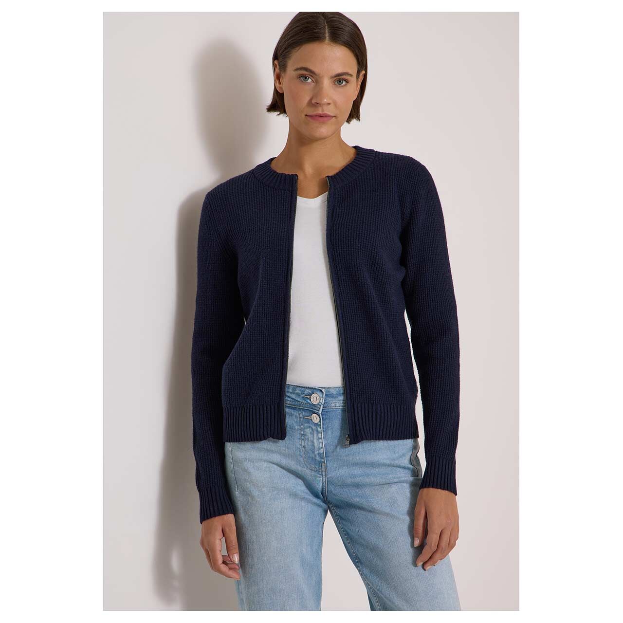Damen Strickjacke Cosy Zipper Cardigan von Cecil in Dunkelblau, Vorderansicht am Model