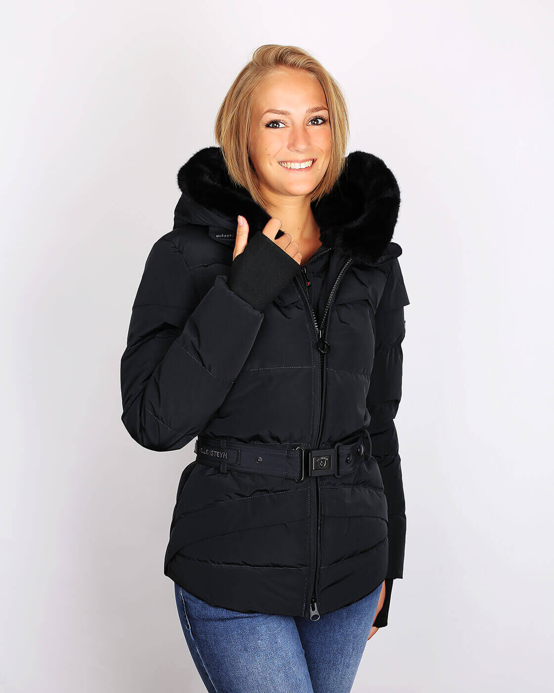 wellensteyn-tivana-damen-jacke Damen Jacke Tivana von Wellensteyn in Schwarz, Vorderansicht am Modell