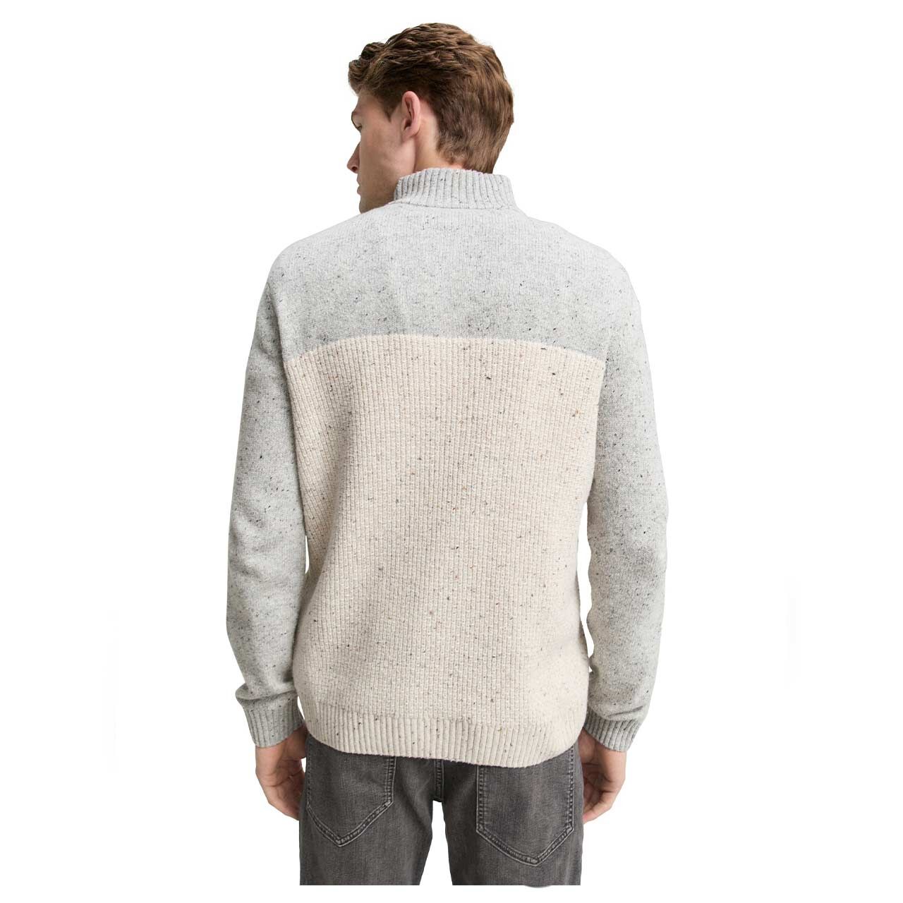 HHerren Pullover Structured Mix Knit Troyer von Tom Tailor in Cremeweiß-Grau meliert, Rückansicht am Model