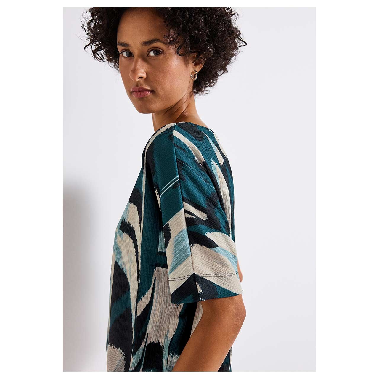 Damen T-Shirt Printed Crinkle von Street One in Petrol mit Print, Detailansicht Oberkörper