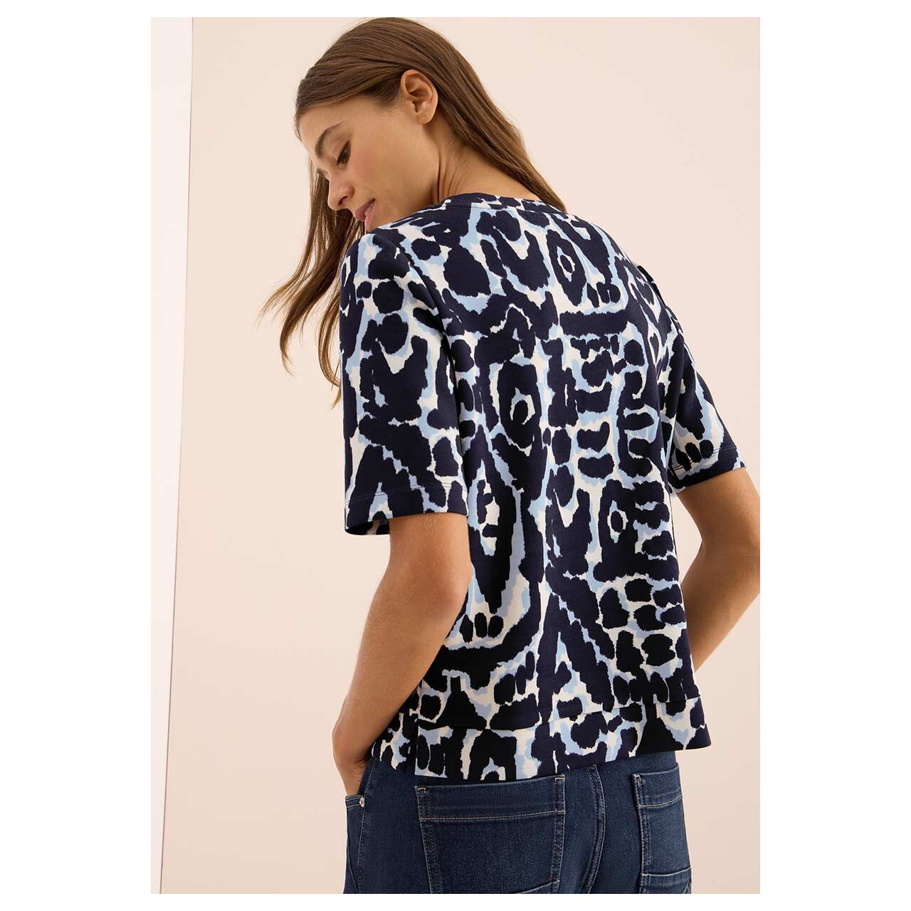 Damen T-Shirt Soft Touch von Cecil in Dunkelblau mit Print, Rückansicht mit Model