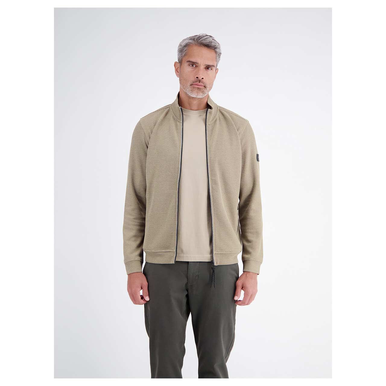 Herren Sweatjacke von Lerros in Beige, Vorderansicht am Model