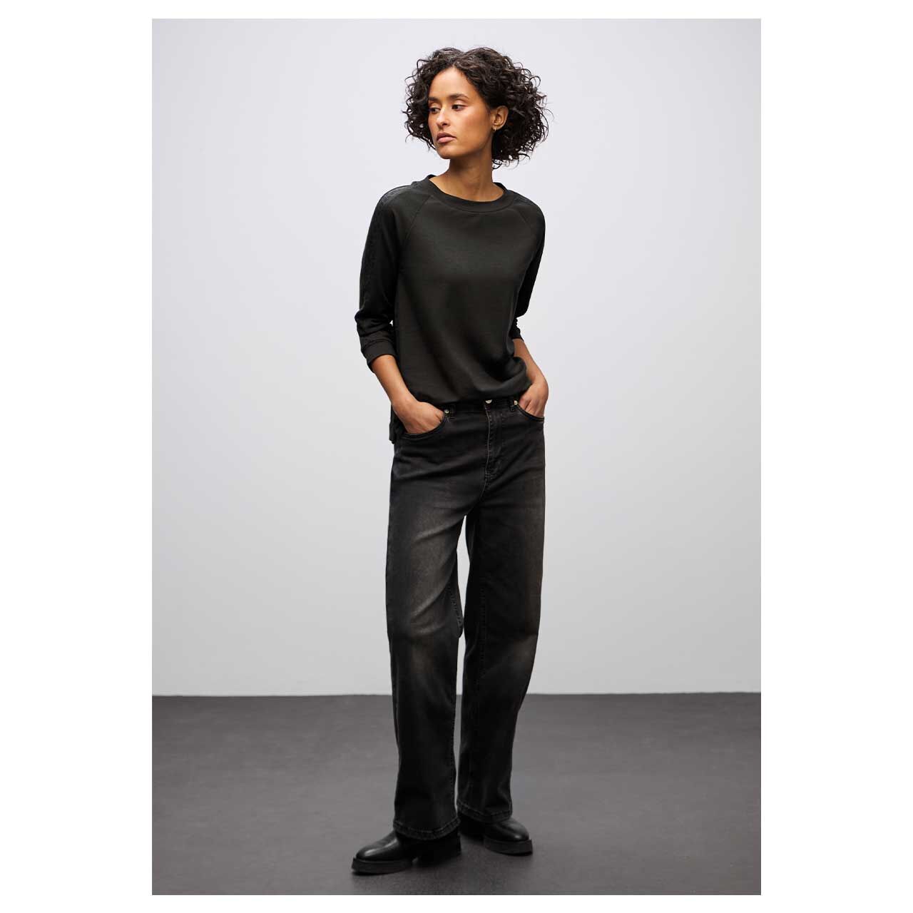 Damen 3/4 Arm Shirt Printed Galloon von Street One in Dunkelbraun mit Print, Ganzkörperansicht am Model