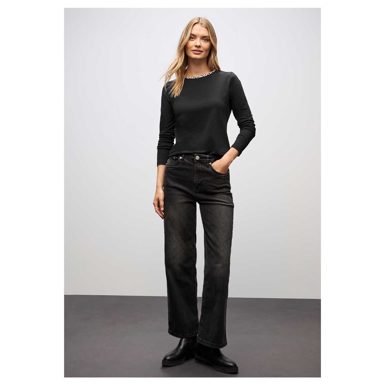 Damen Langarm Shirt Basic Jersey von Street One in Schwarz mit Print, Ganzkörperansicht am Model