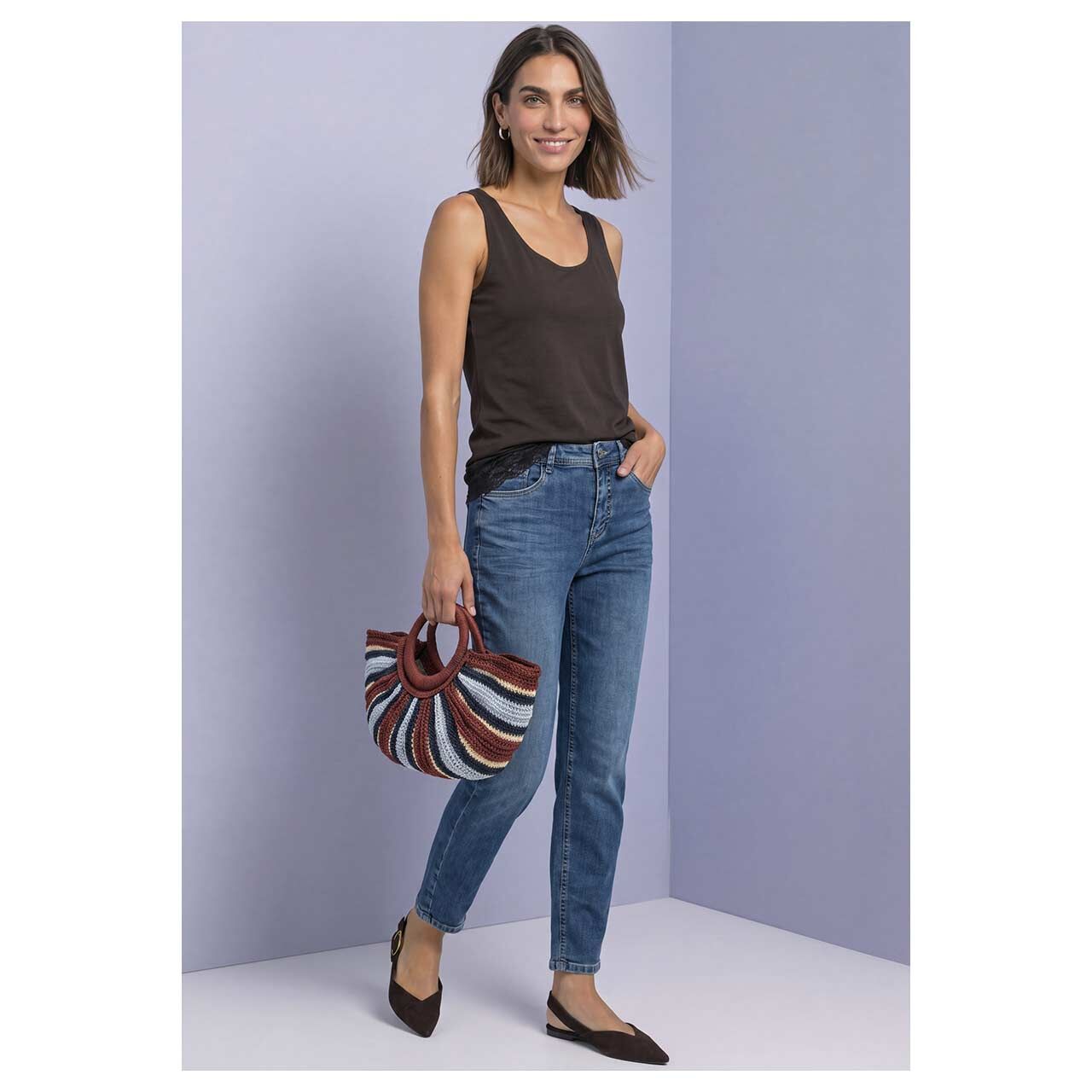 Damen Top Basic Lace Cuff von Street One in Dunkelbraun, Ganzkörperansicht am Model