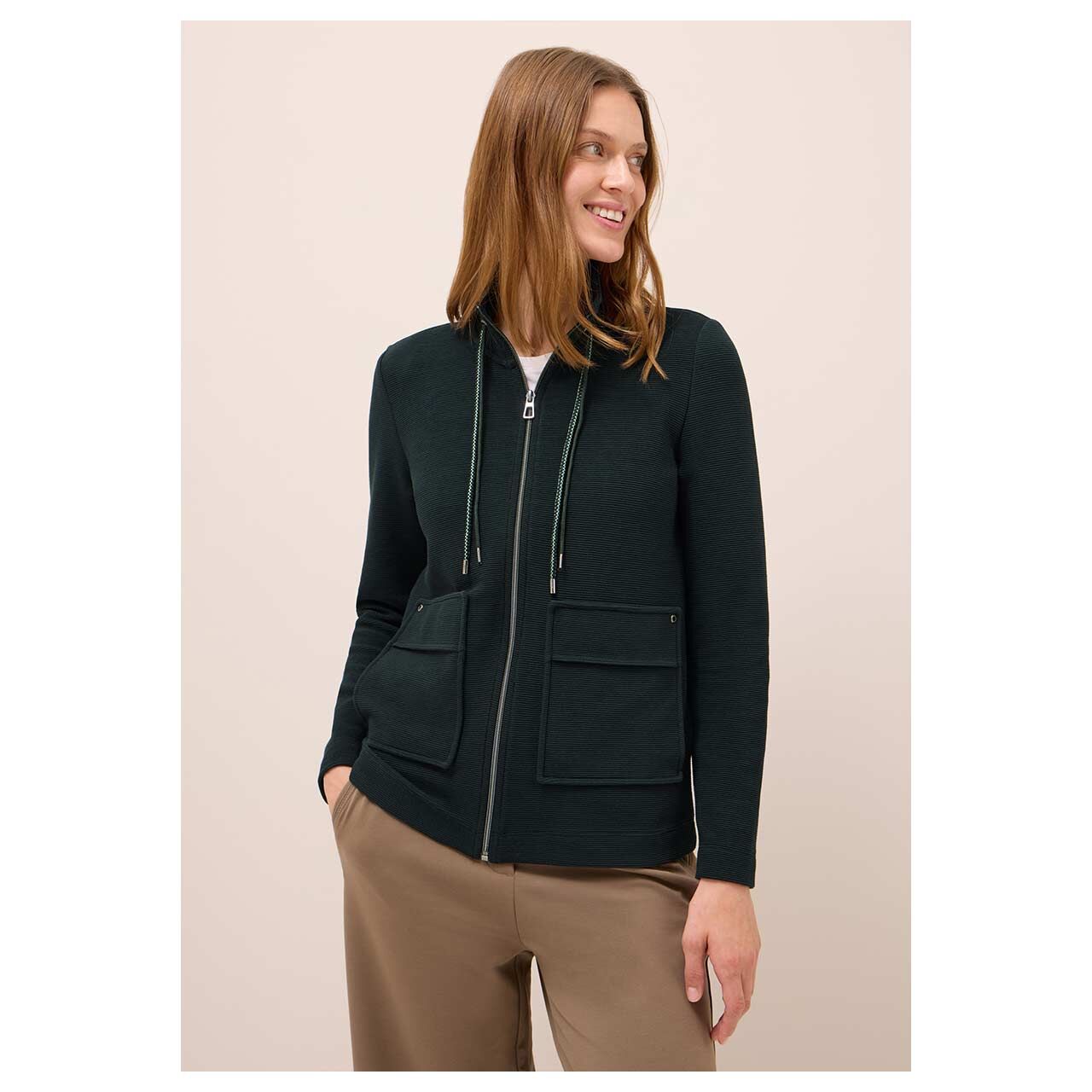 Damen Shirtjacke Ottoman von Cecil in Dunklegrün, Rückansicht mit Model