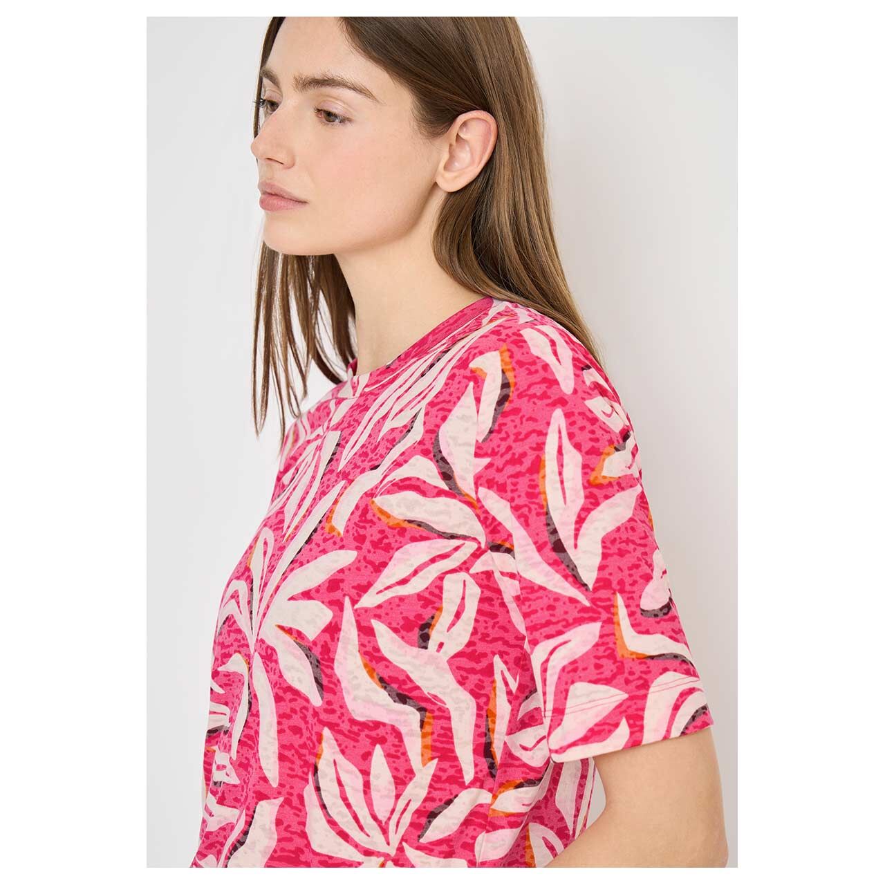 Damen T-Shirt Burnout von Cecil in Pink mit Print, detaillierte Vorderansicht am Model