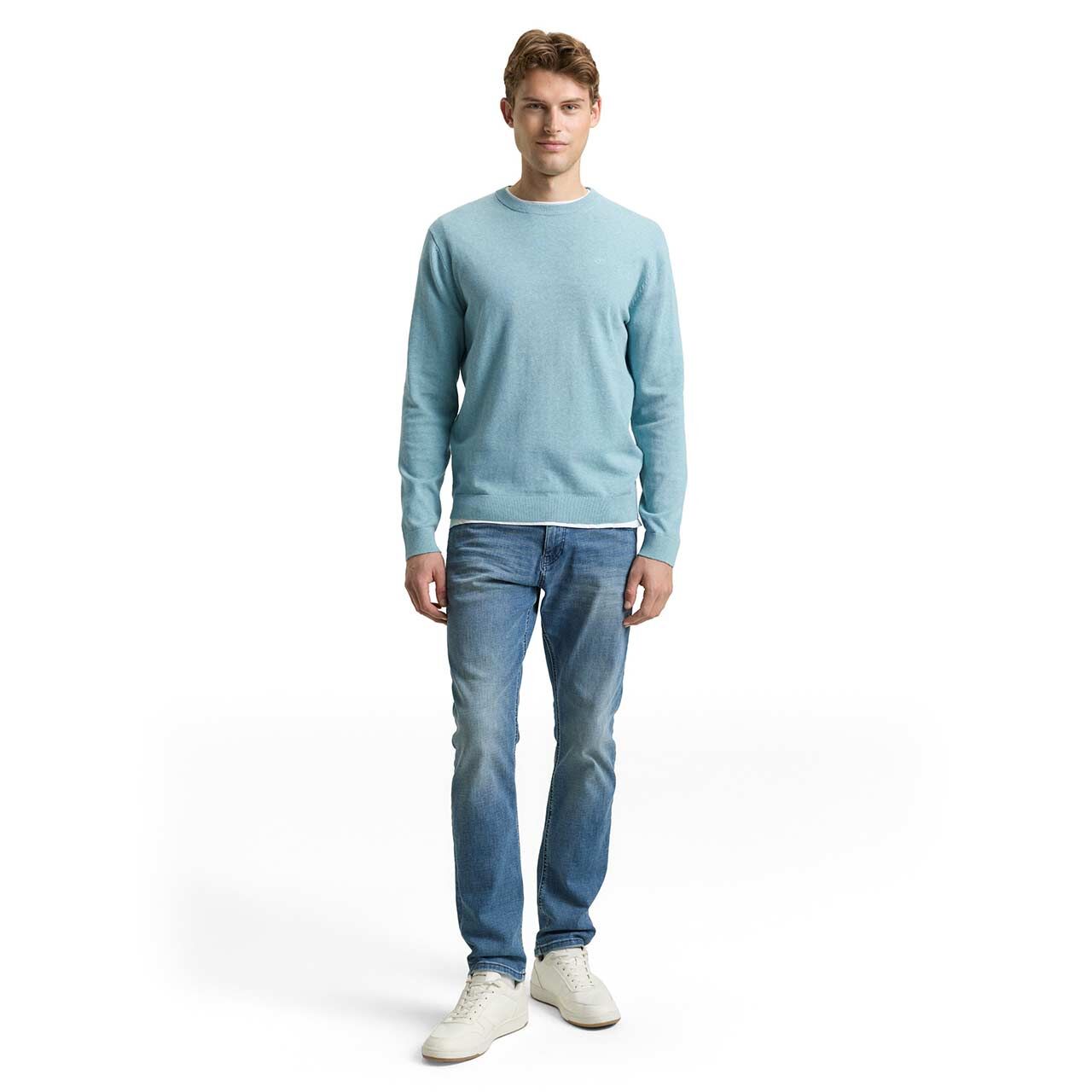 Herren Pullover Basic Crewneck Knit von Tom Tailor in Hellblau meliert, Ganzkörperansicht am Model