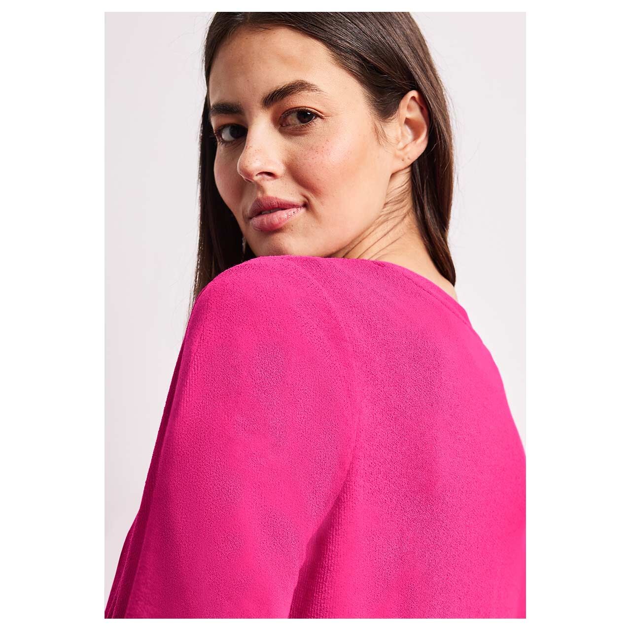 Damen Strickjacke Nette Knit Look von Street One in Pink, detaillierte Vorderansicht am Model