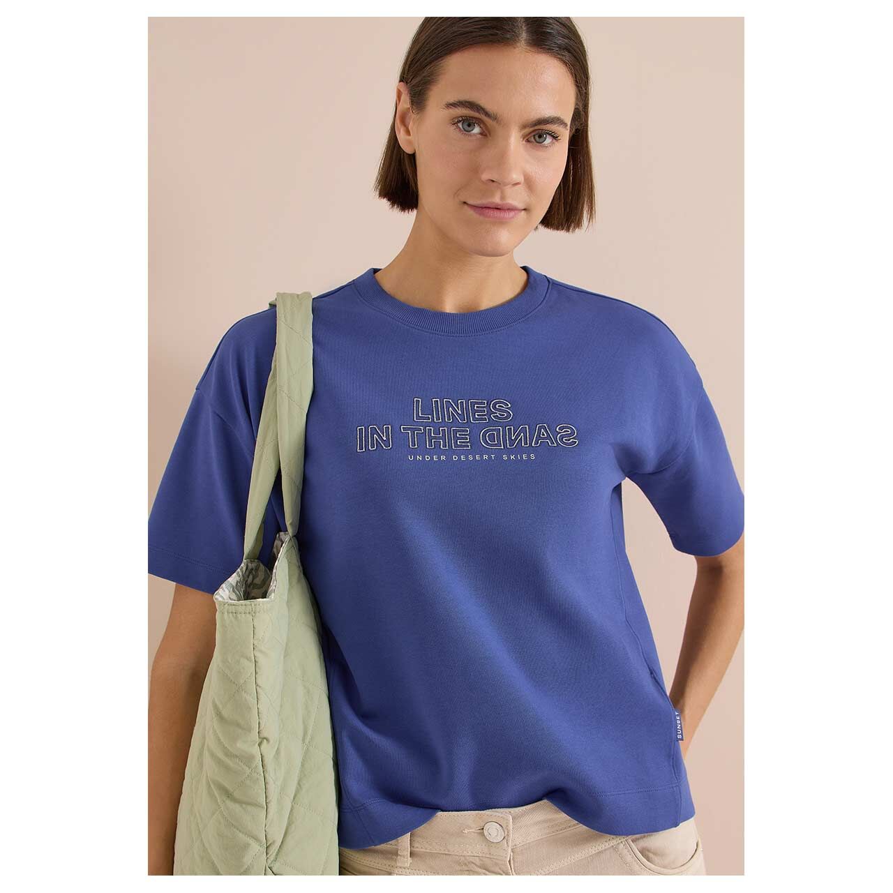 Damen Kurzarm Sweatshirt Embroidery von Cecil in Blau mit Print, detaillierte Vorderansicht am Model