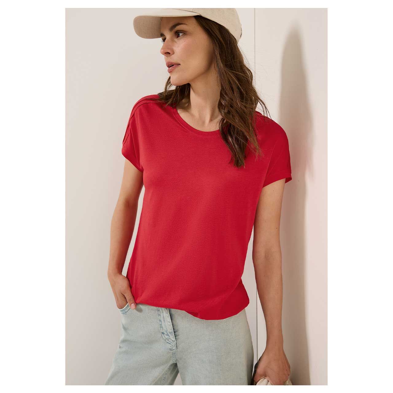 Vorderansicht des Models mit dem Damen T-Shirt von Cecil in Rot