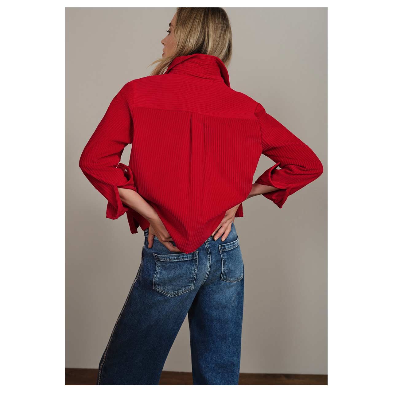 Damen Langarm Cord Bluse Corduroy Shirtcollar von Street One in Rot, Rückansicht am Model
