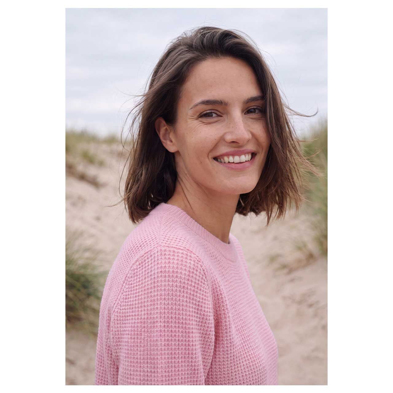 Damen Pullover Structured Cosy Sweater von Cecil in Rosa meliert, detaillierte Vorderansicht am Model
