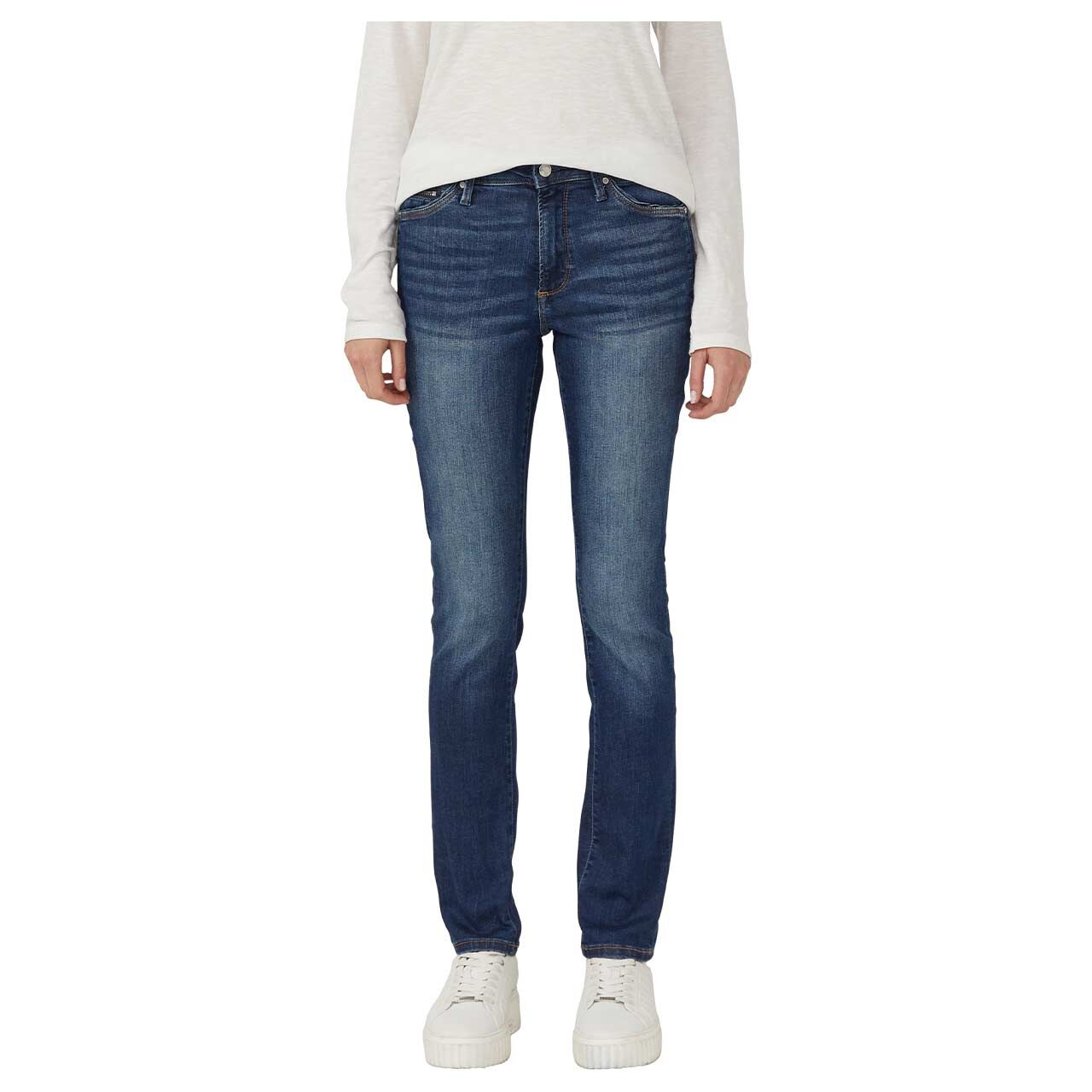 Damenjeans Betsy von s.Oliver in Blau angewaschen, Vorderansicht am Model