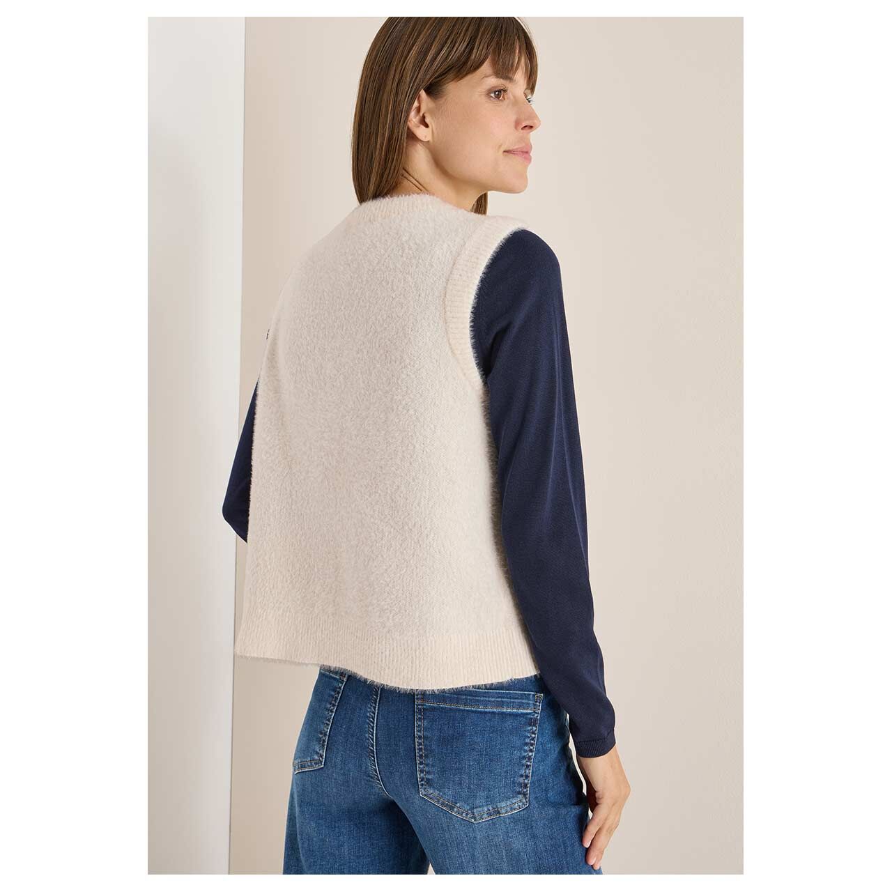 Damen Weste Feather Yarn Vest von Cecil in Hellbeige meliert, Rückansicht am Model