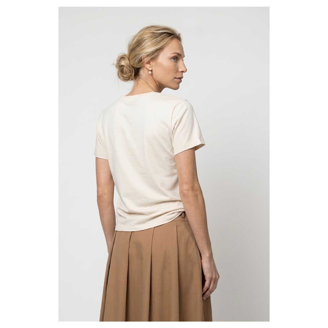 Damen T-Shirt von Monari in Cremeweiß mit Print, Rückansicht am Model