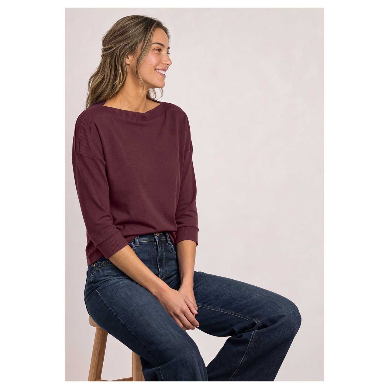 Street One Damen 3/4 Arm Shirt U-Boat Shirt in Lila, Vorderansicht am sitzenden Model