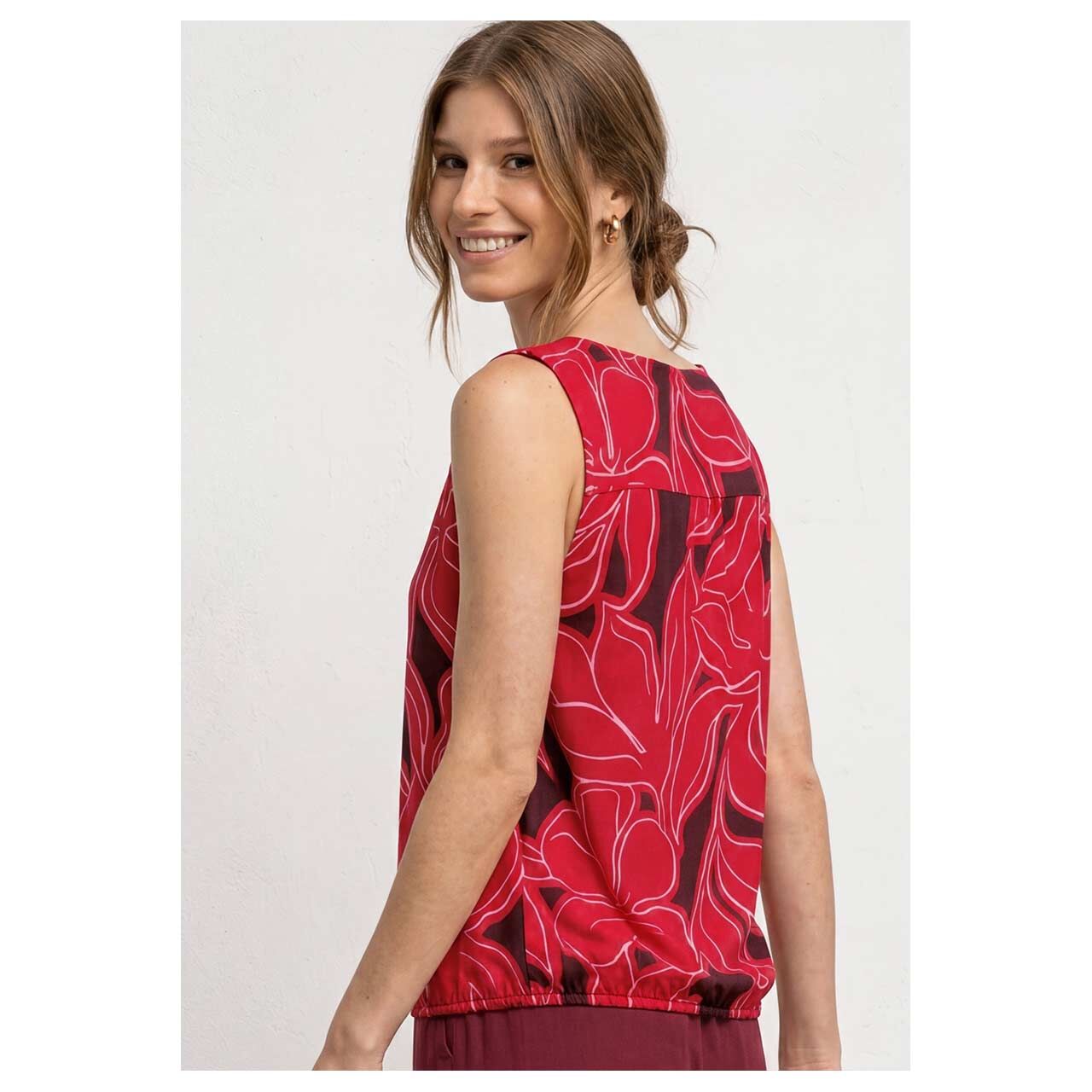 Damen Top Jersey von Street One in Rot mit Print, Rückansicht am Model
